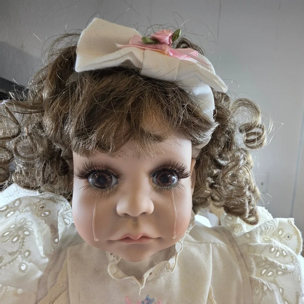 Lloyd Middleton Royal Vienna Collection Miranda Crying Porcelain Doll White Lace